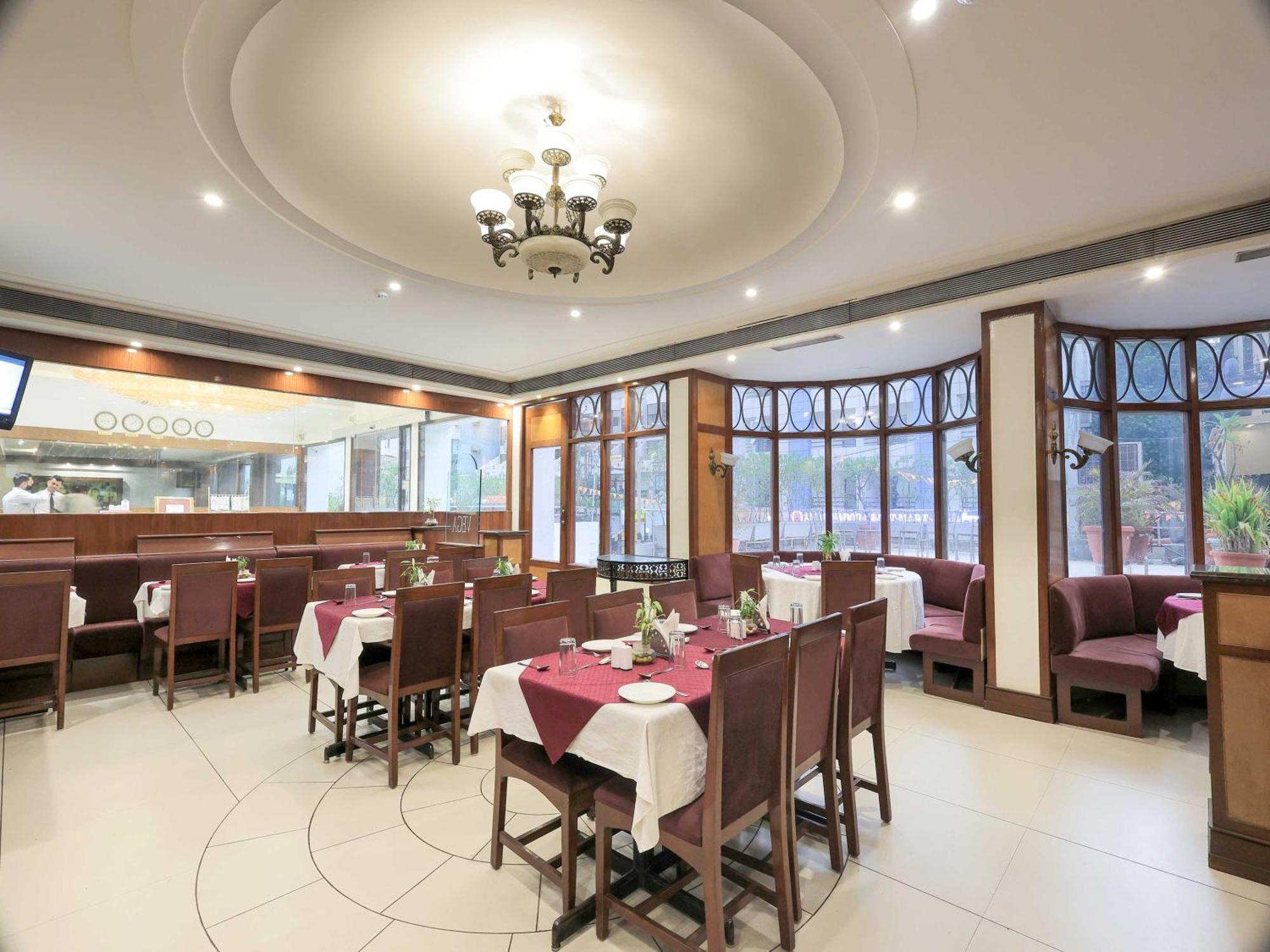 Palette Hotel Surya Вадодара Екстер'єр фото