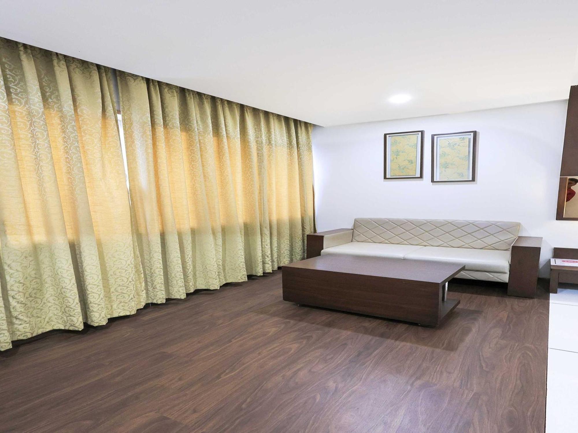 Palette Hotel Surya Вадодара Екстер'єр фото